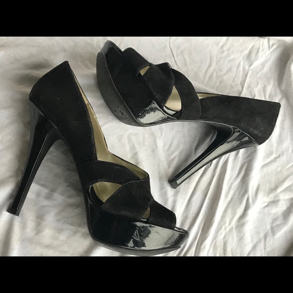 GUESS  GWATENSE  Platform Peep Toe Pump - Picture 4 of 9